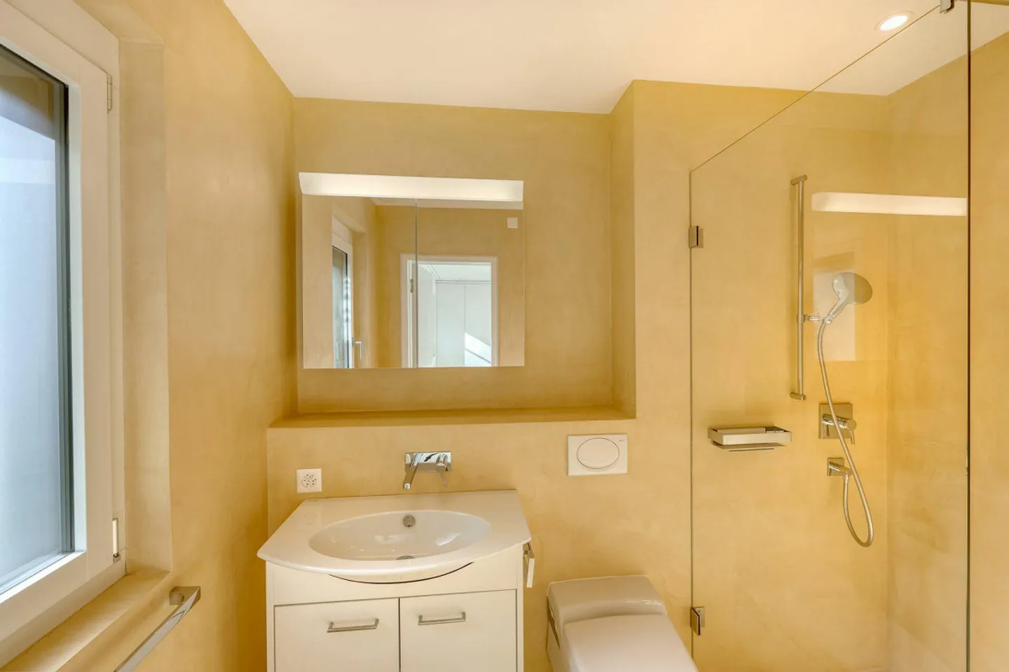 Elegant Maisonette with Lake View and Sun Terraces - Photo 8 of 9