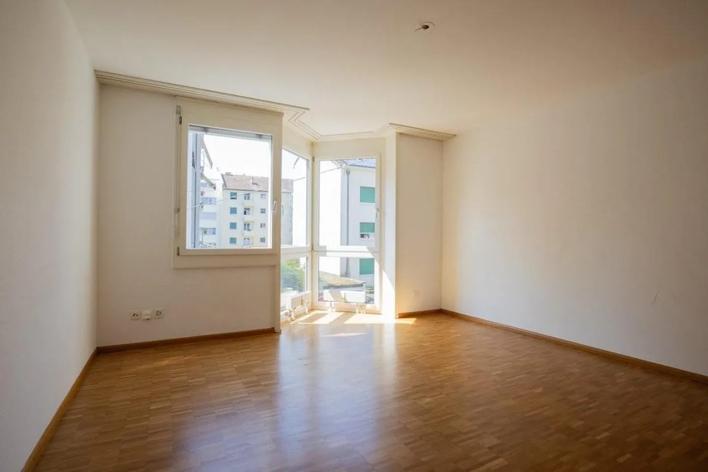 Bright apartment in a central location - Photo 3 of 12