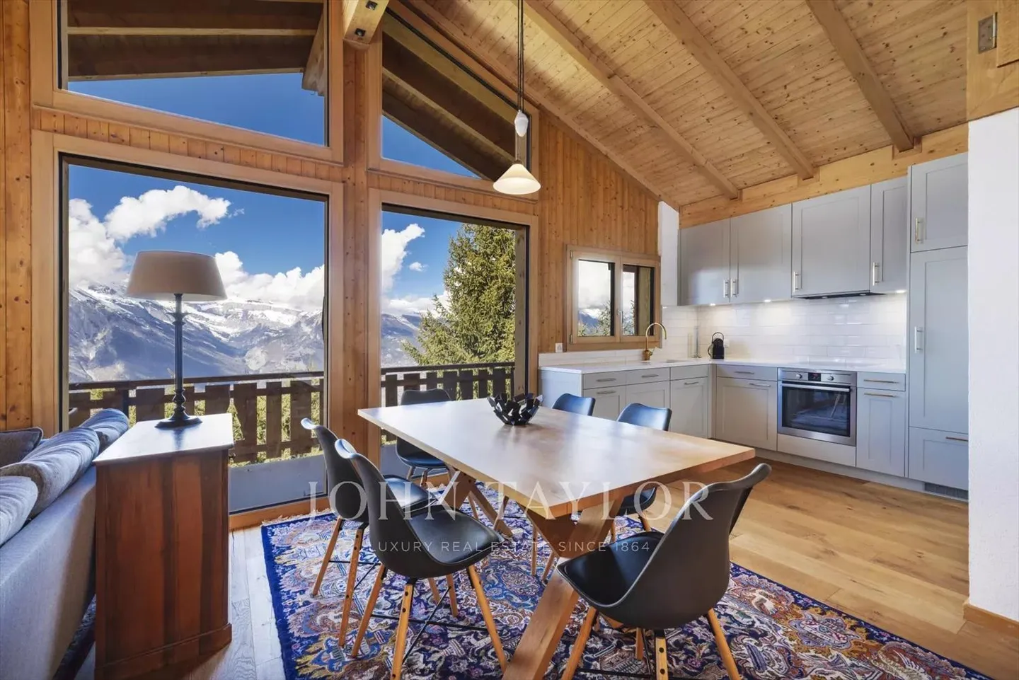 CHALET MAGNIFICO - VISTA PANORAMICA - Foto 1 di 12