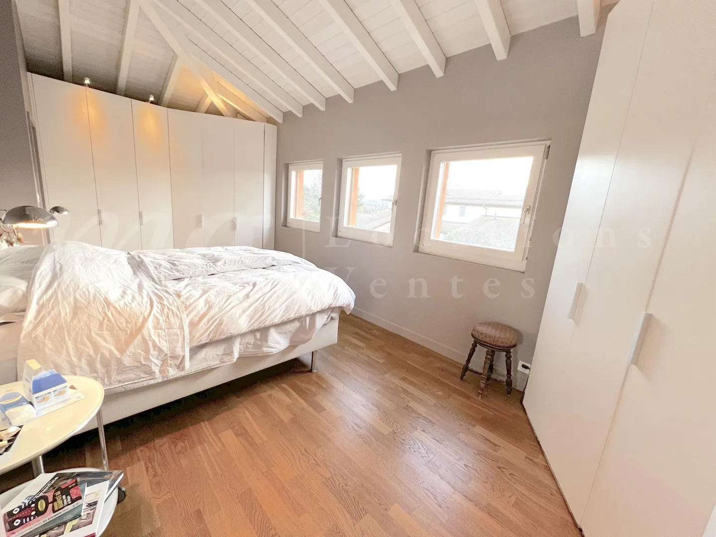 VERY BEAUTIFUL INDIVIDUAL HOUSE OF 250 m2 Living Space WITH LARGE GARDEN OF 1100 m2 - Photo 8 of 9