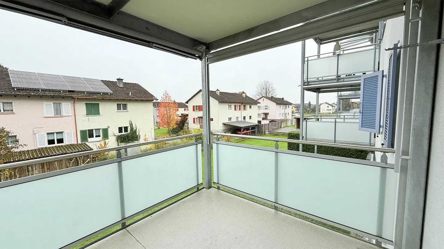 Sunny, bright 3.5 room apartment with unobstructed view - Photo 8 of 16