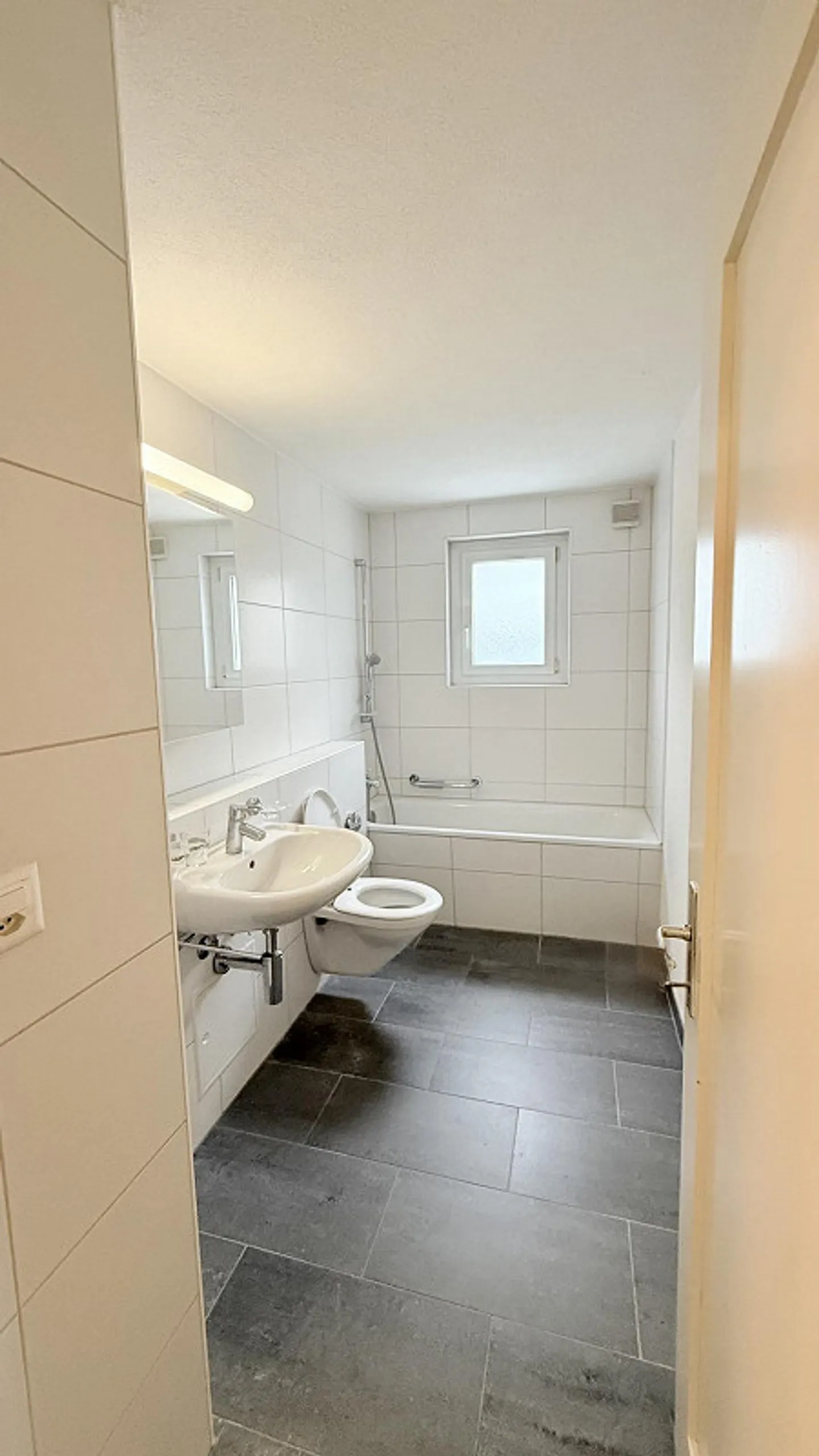 Sunny, bright 3.5 room apartment with unobstructed view - Photo 10 of 16