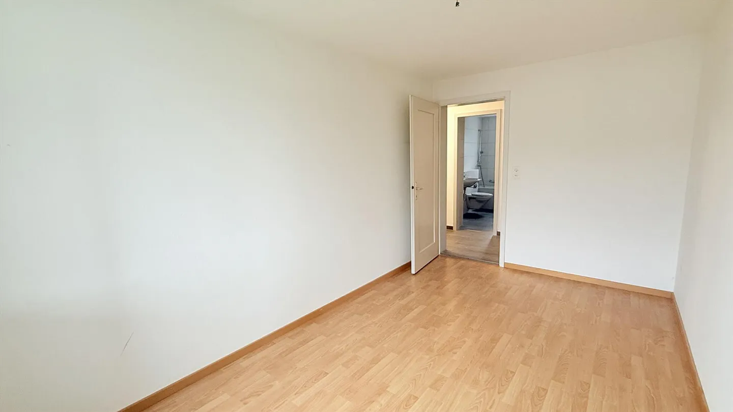 Sunny, bright 3.5 room apartment with unobstructed view - Photo 13 of 16