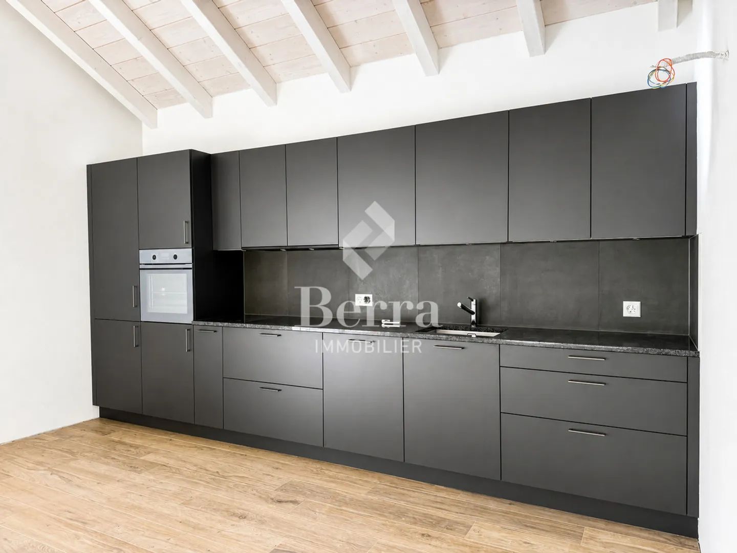 Spacious 4.5-Room Apartment - Photo 4 of 15