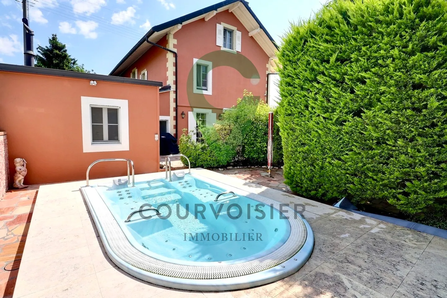 Incroyable propriété familiale avec piscine et jacuzzi - Photo 12 sur 12