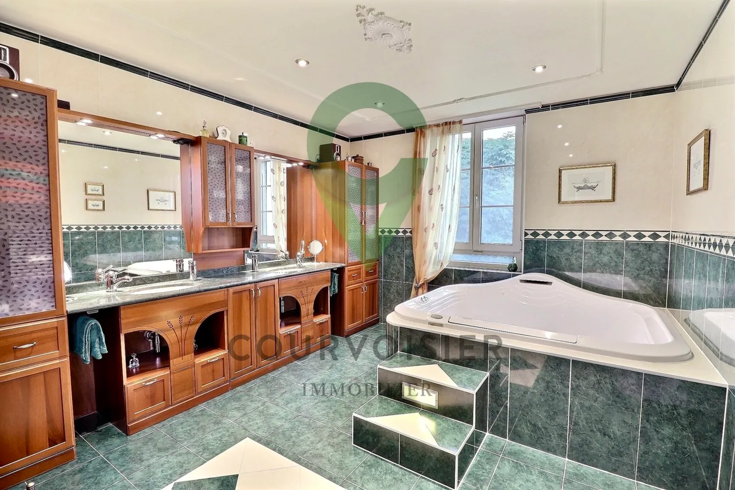 Incroyable propriété familiale avec piscine et jacuzzi - Photo 7 sur 12