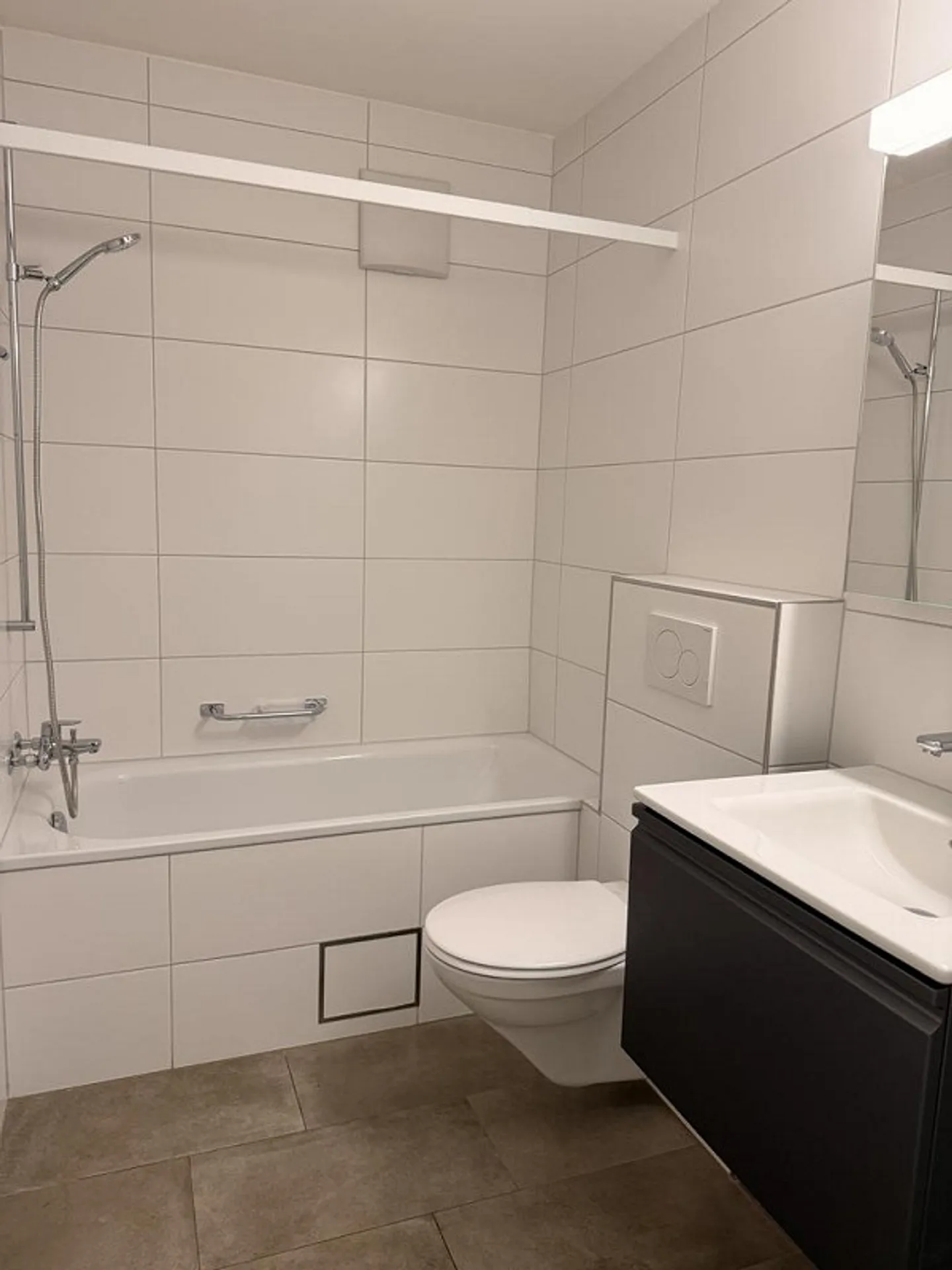 Renovated 2.5-room apartment in the Iselin district - Photo 6 of 7