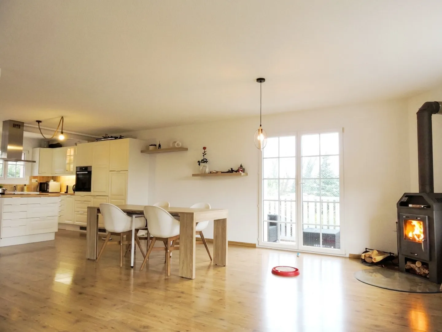 4.5 Room Apartment with Large Terrace and Unobstructed View Port-Valais - Photo 2 of 14