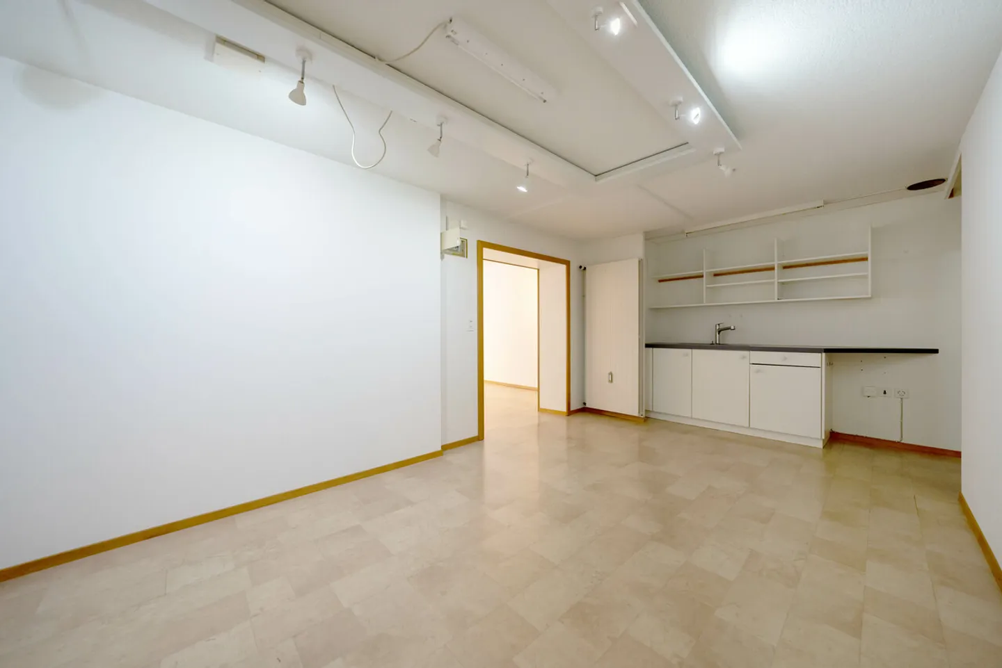 Versatile Office Space in Uznach - Photo 8 of 12