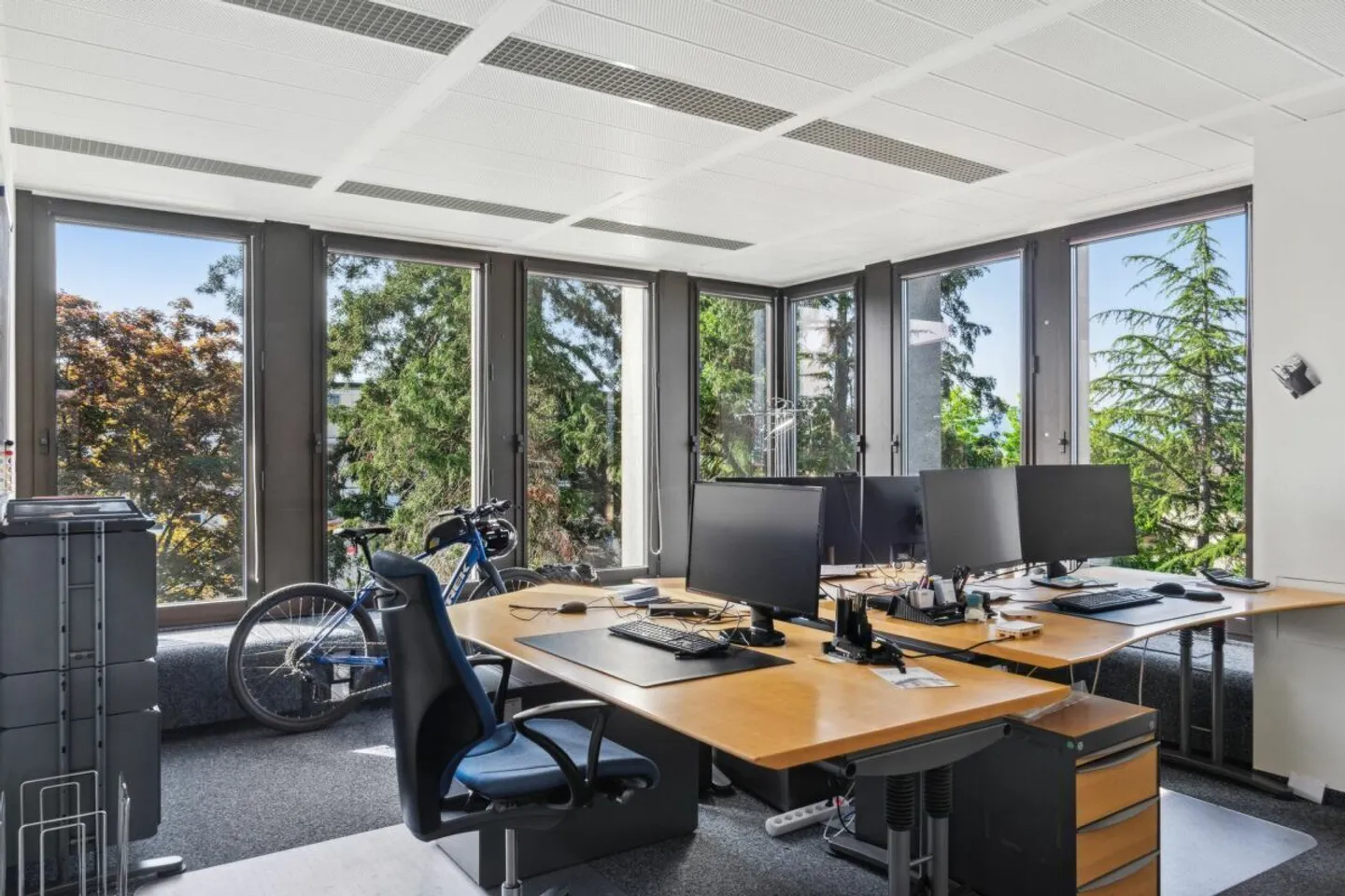 Modular surfaces of 500 m² with lake view immediately available! - Photo 9 of 12