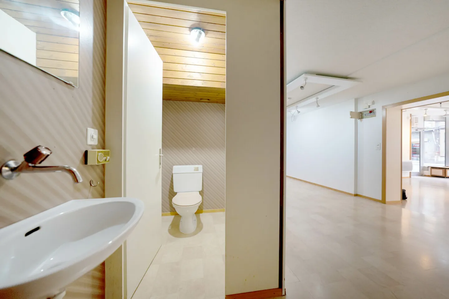 Versatile Office Space in Uznach - Photo 9 of 12