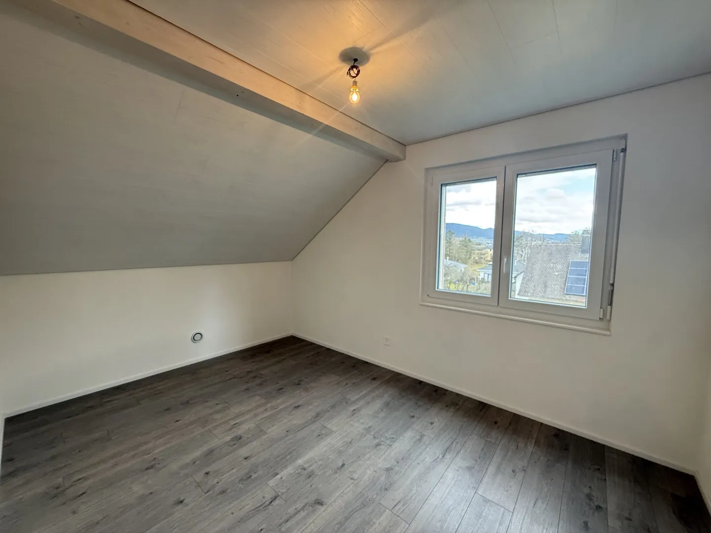 Modern Attic with Terrace View - Photo 4 of 13