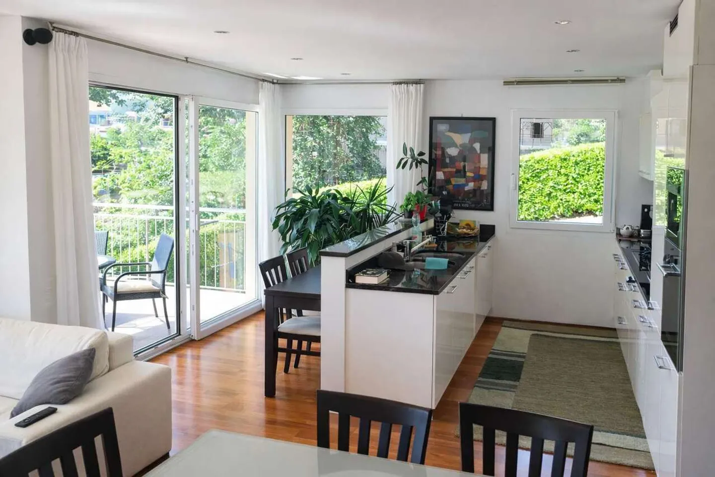 Appartamento moderno con piscina - Foto 2 di 12