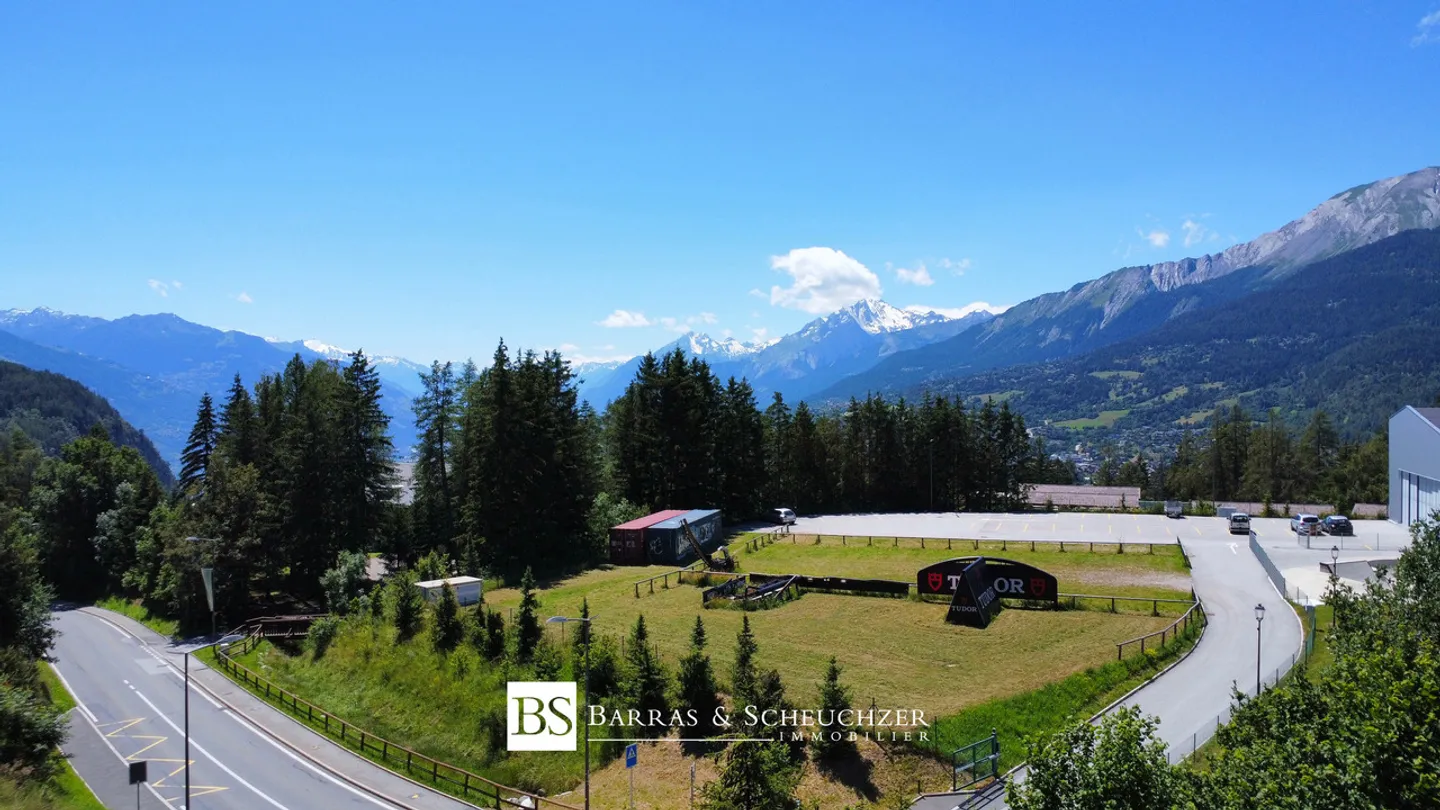 Terreno di 800m2 con vista panoramica e permesso in vigore - Foto 2 di 4