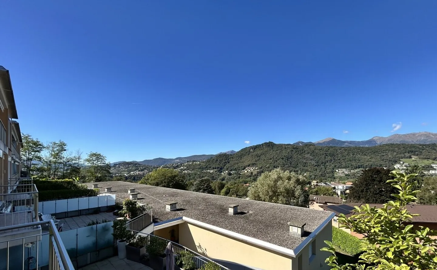 Appartamento moderno con piscina - Foto 3 di 12