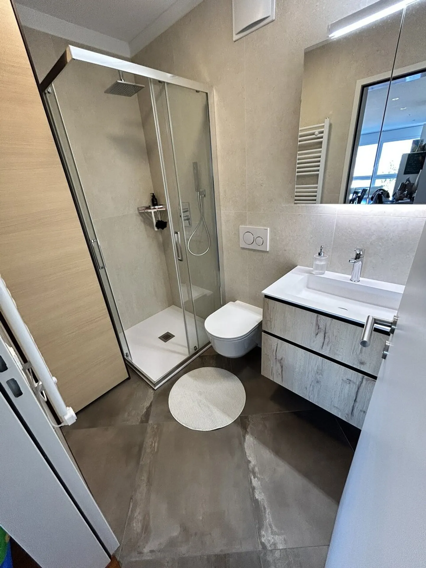 Appartamento moderno con piscina - Foto 7 di 12