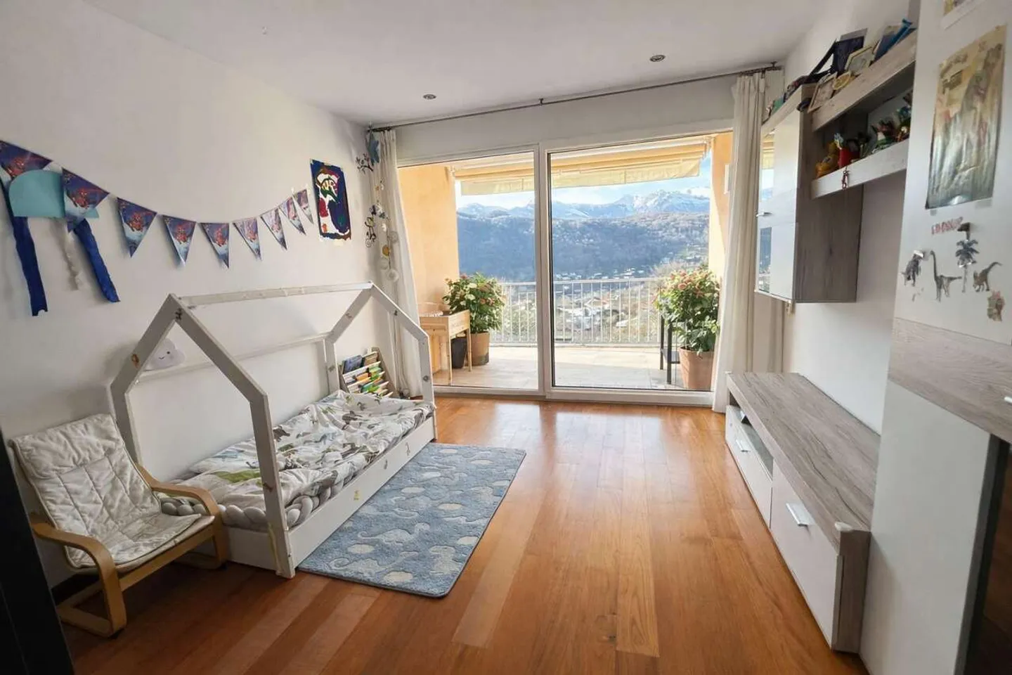 Appartamento moderno con piscina - Foto 8 di 12