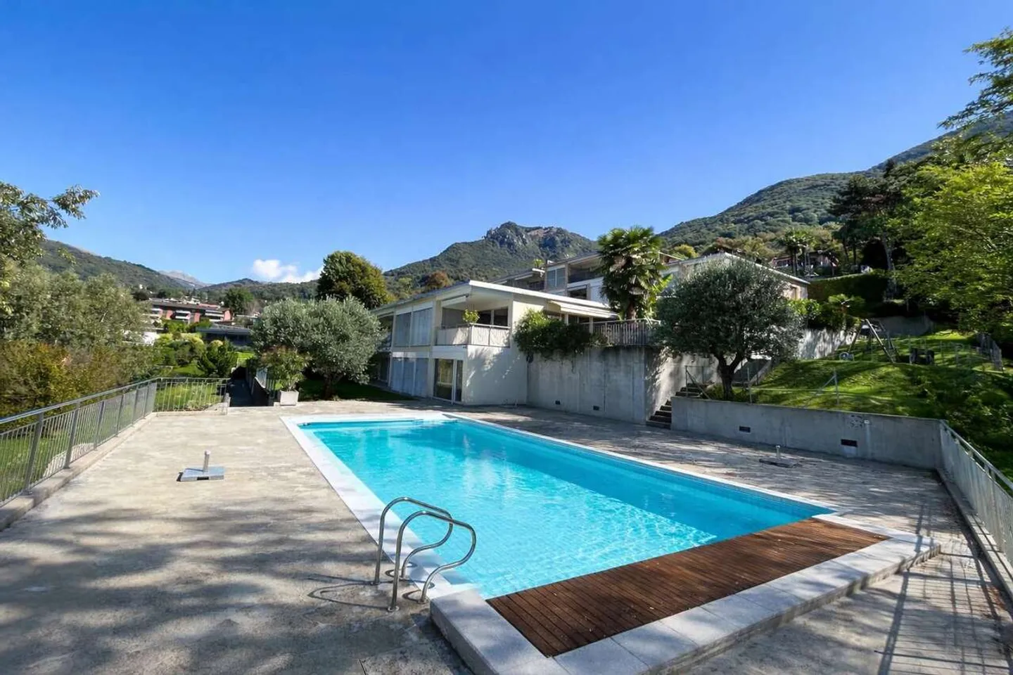 Appartamento moderno con piscina - Foto 10 di 12