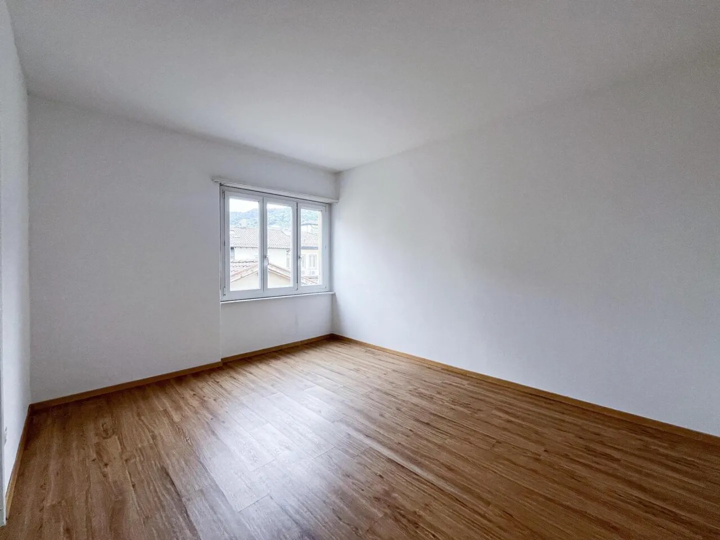 APPARTAMENTO 4.5 LOCALI IN ZONA PALAPENZ A CHIASSO - Foto 7 di 9
