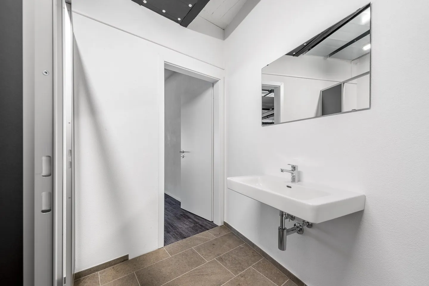 Ufficio ristrutturato direttamente alla stazione di Baden - Foto 9 di 11