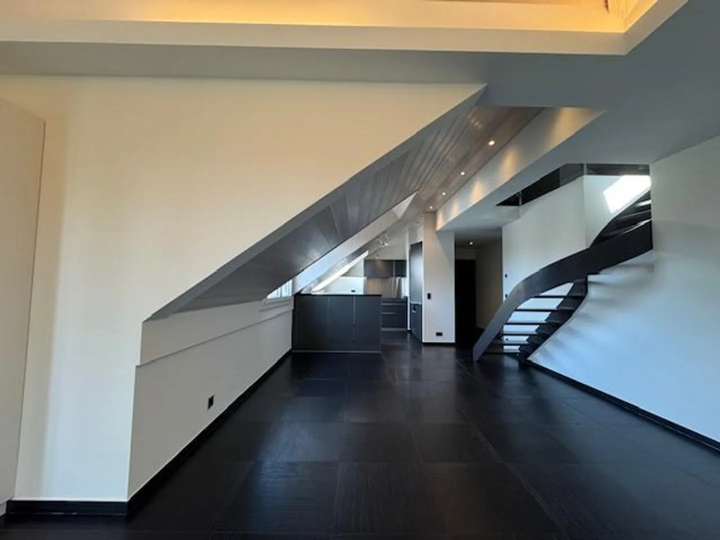 Schönes Dachgeschoss mit 6,5 Zimmern und einer großen Mezzanine im Zentrum von Founex - Foto 6 di 13