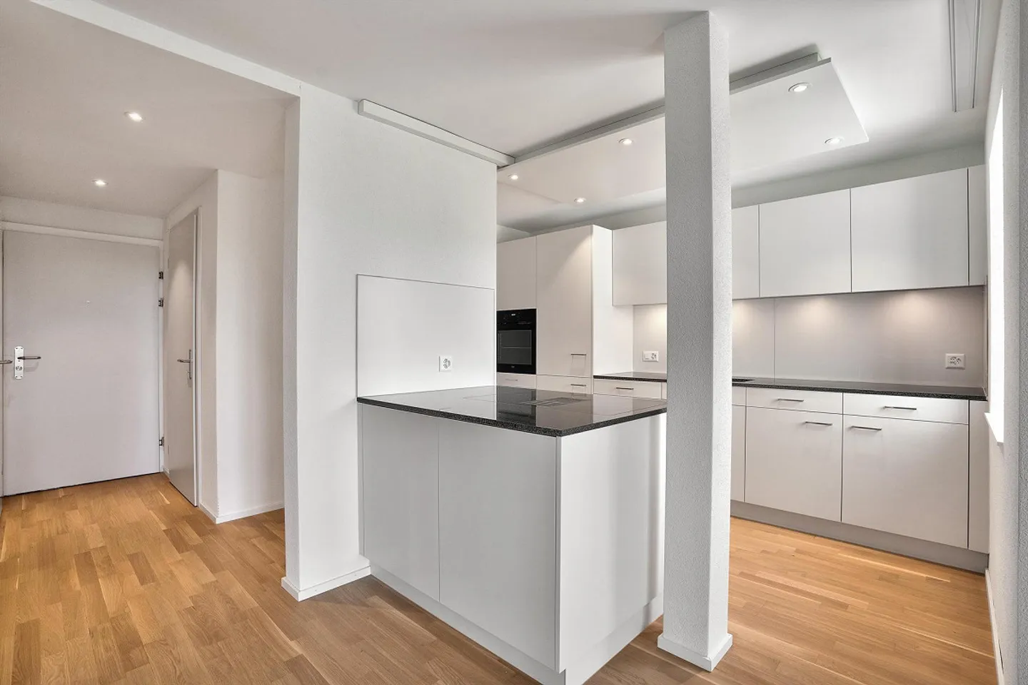 Living with Style and Comfort - Photo 4 of 13