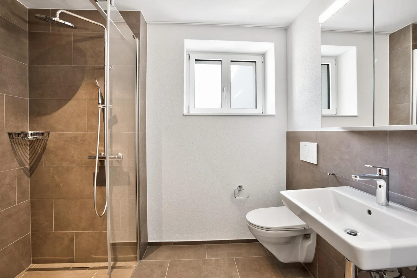 Living with Style and Comfort - Photo 5 of 13