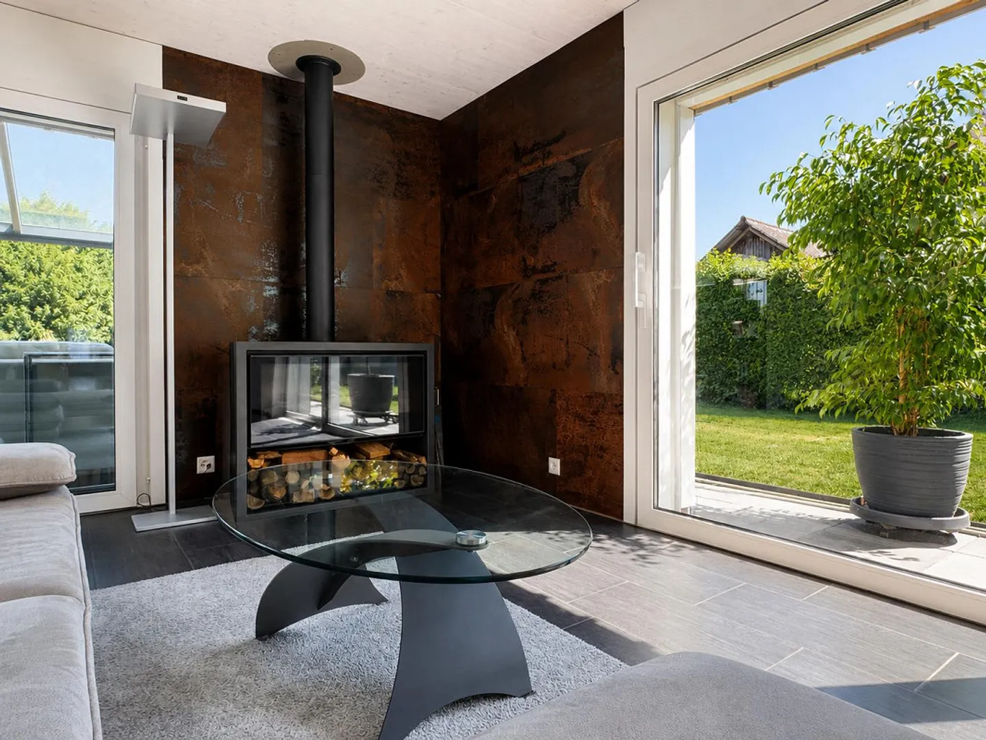 Living & Working Under One Roof – 350 m² Living Space Including Building Land - Photo 4 of 20