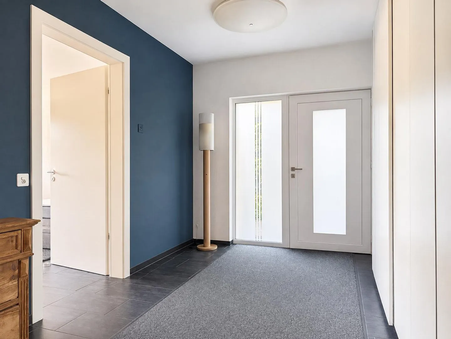 Living & Working Under One Roof – 350 m² Living Space Including Building Land - Photo 5 of 20