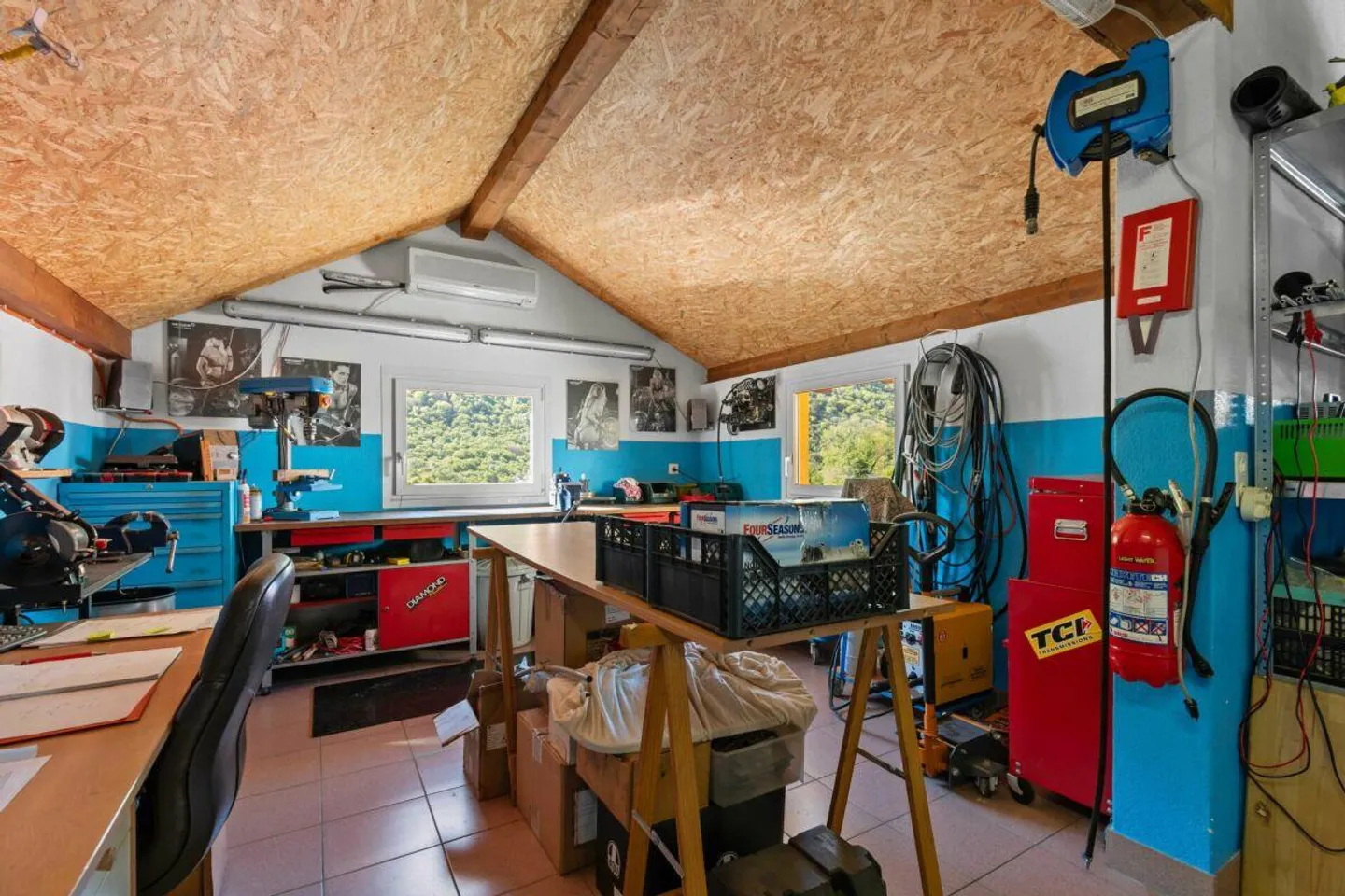 Villa prestigieuse avec deux unités résidentielles, piscine, grotte, dépendance et garage avec atelier - Photo 23 sur 26