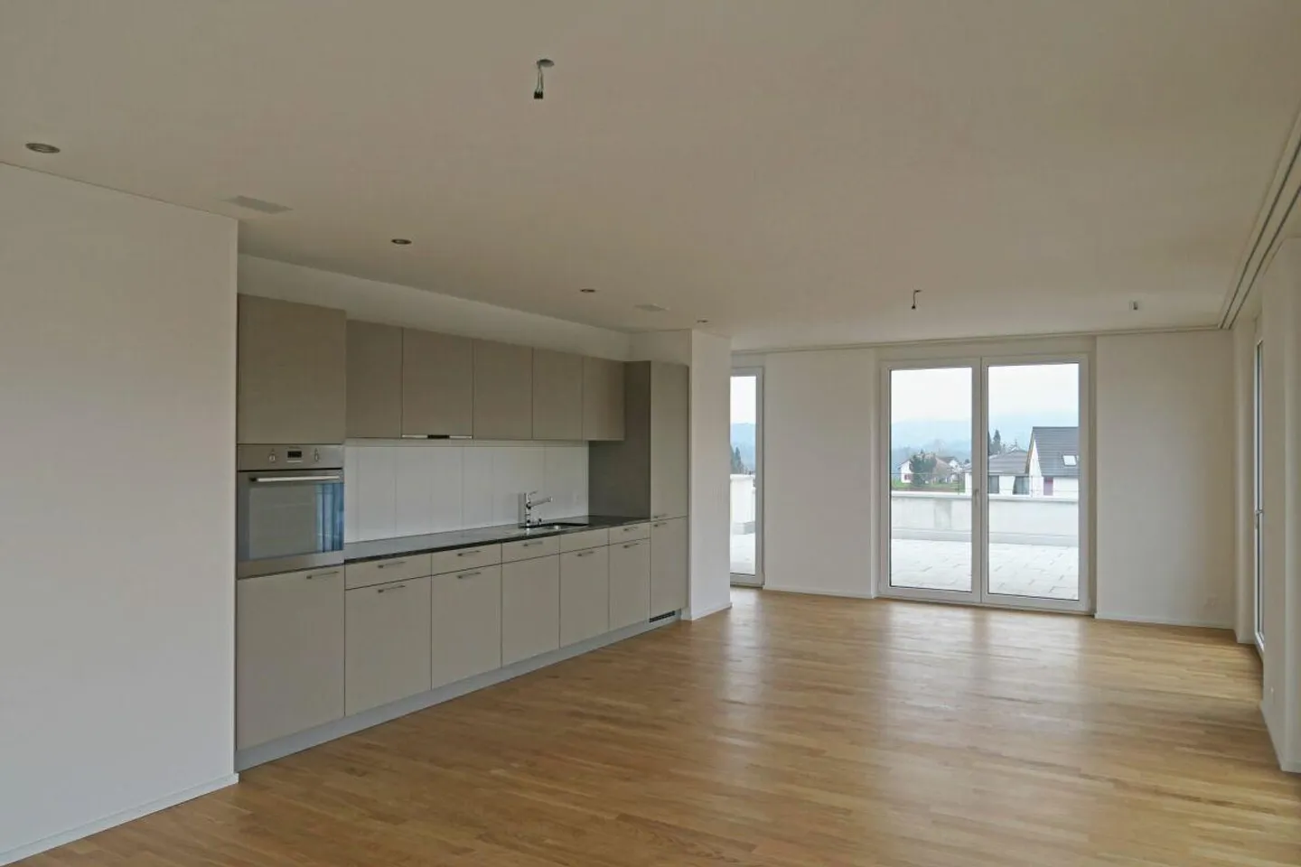 Appartamento attico affascinante di 3,5 stanze con vista mozzafiato a Häus... - Foto 1 di 13