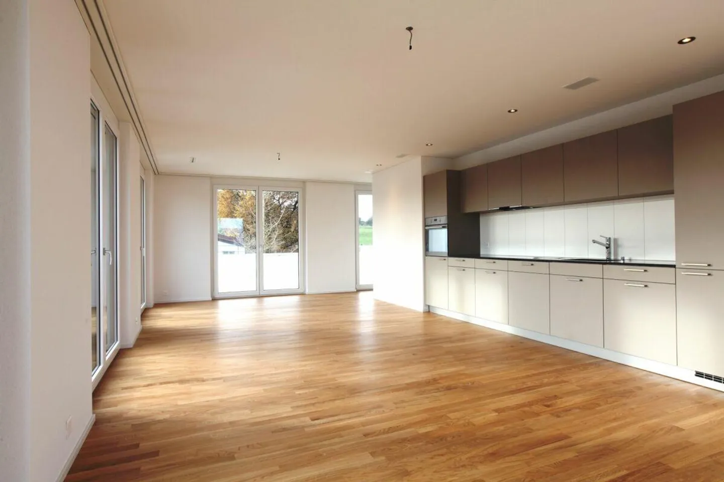 Appartamento attico affascinante di 3,5 stanze con vista mozzafiato a Häus... - Foto 2 di 13