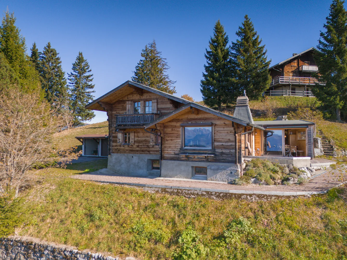 Rare! Magnifique chalet avec une vue imprenable sur les Alpes - Photo 2 sur 13