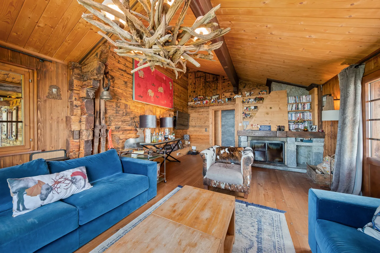 Rare! Magnifique chalet avec une vue imprenable sur les Alpes - Photo 3 sur 13