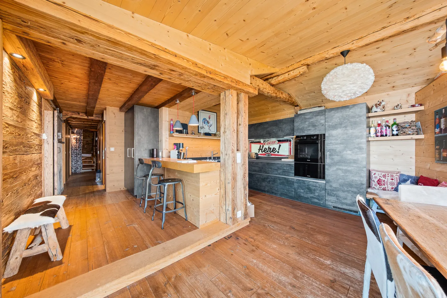 Rare! Magnifique chalet avec une vue imprenable sur les Alpes - Photo 6 sur 13