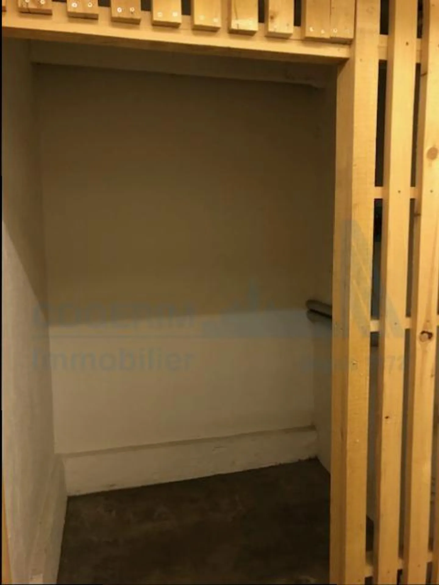 Dépôt - Photo 2 sur 2