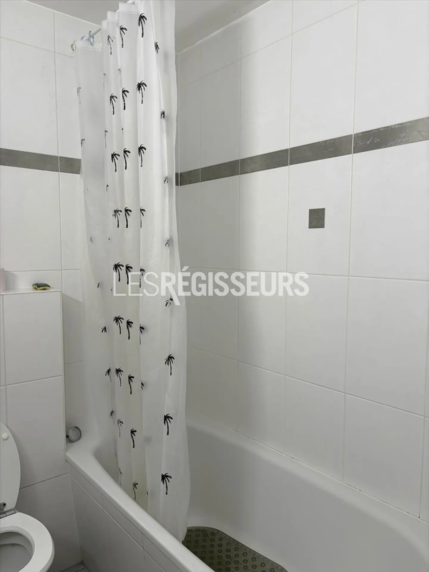 Furnished 7-room villa with garden - Photo 10 of 12
