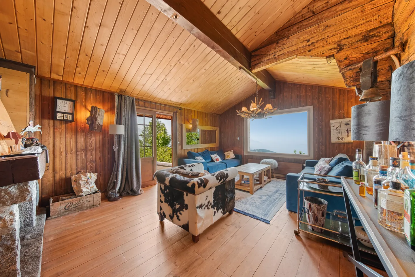 Rare! Magnifique chalet avec une vue imprenable sur les Alpes - Photo 4 sur 13