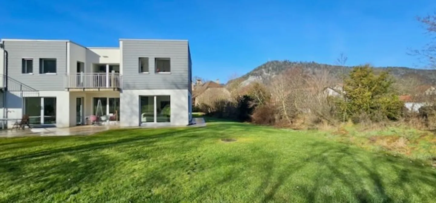 Villa a schiera situata in un piacevole quartiere ricercato di Fleurier - Foto 2 di 13