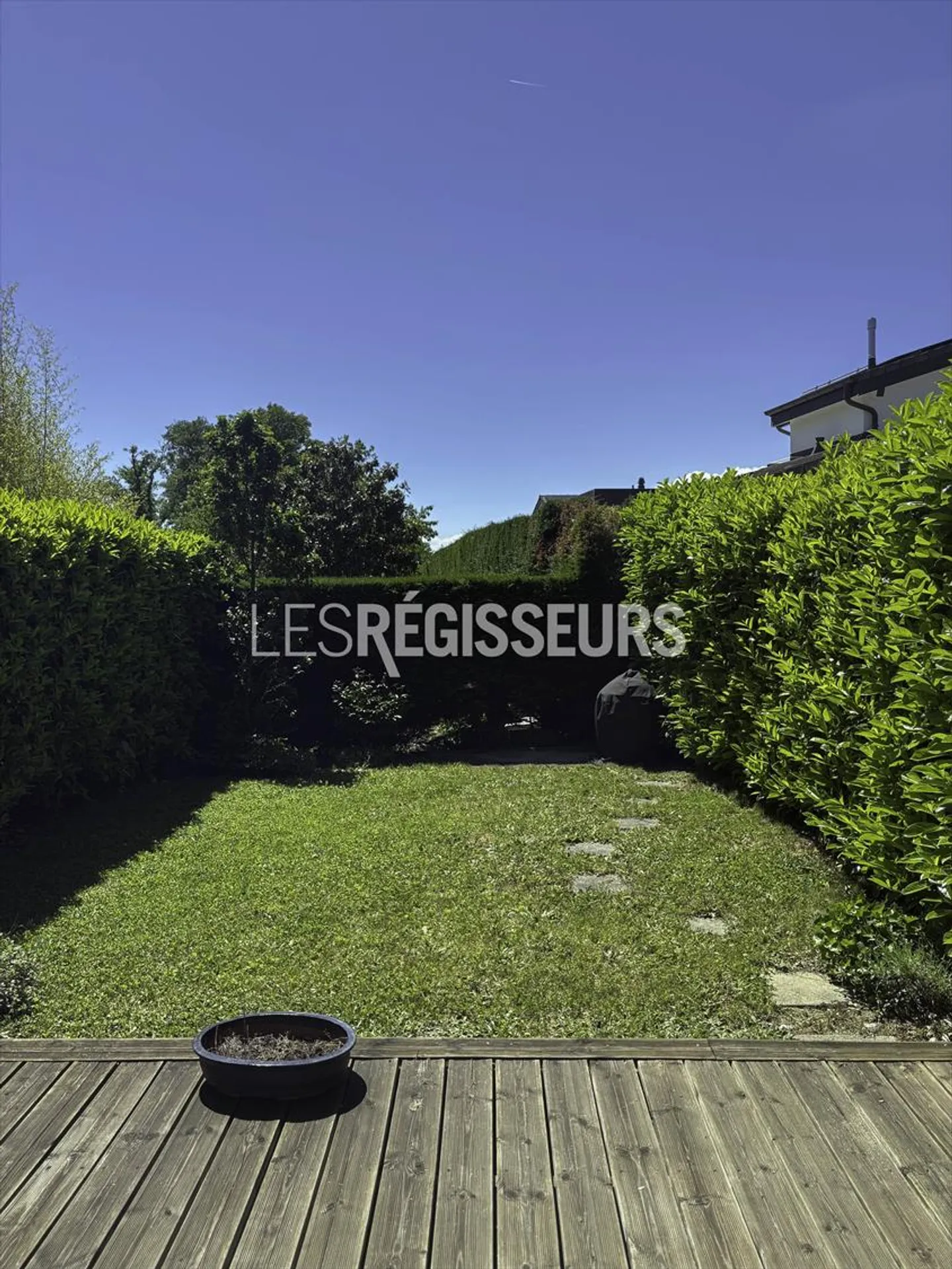 Furnished 7-room villa with garden - Photo 1 of 12