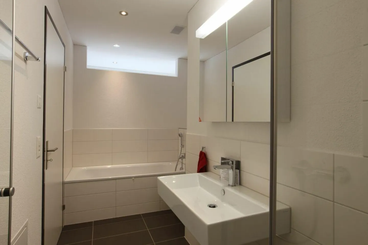 Appartamento attico affascinante di 3,5 stanze con vista mozzafiato a Häus... - Foto 7 di 13