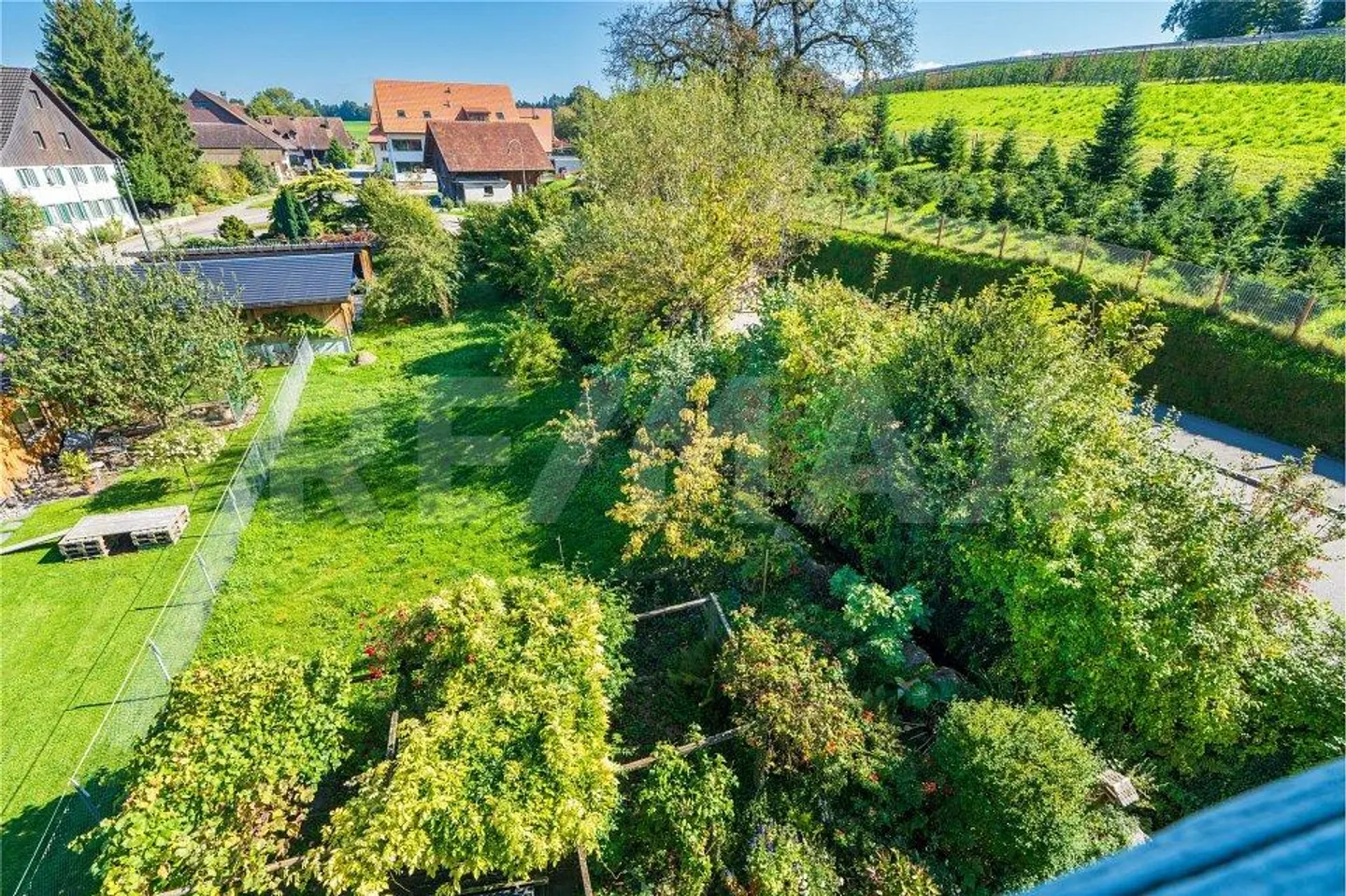 7 1/2 Room Maisonette Apartment with over 2,000 m2 Garden - Photo 11 of 12