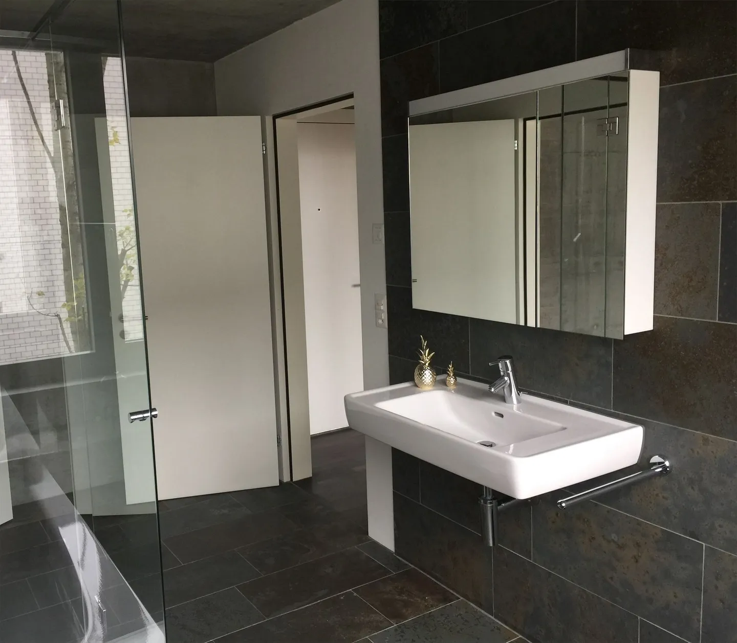 Appartamento attraente di 3,5 stanze al piano terra con grande terrazza in affitto - Foto 1 di 5