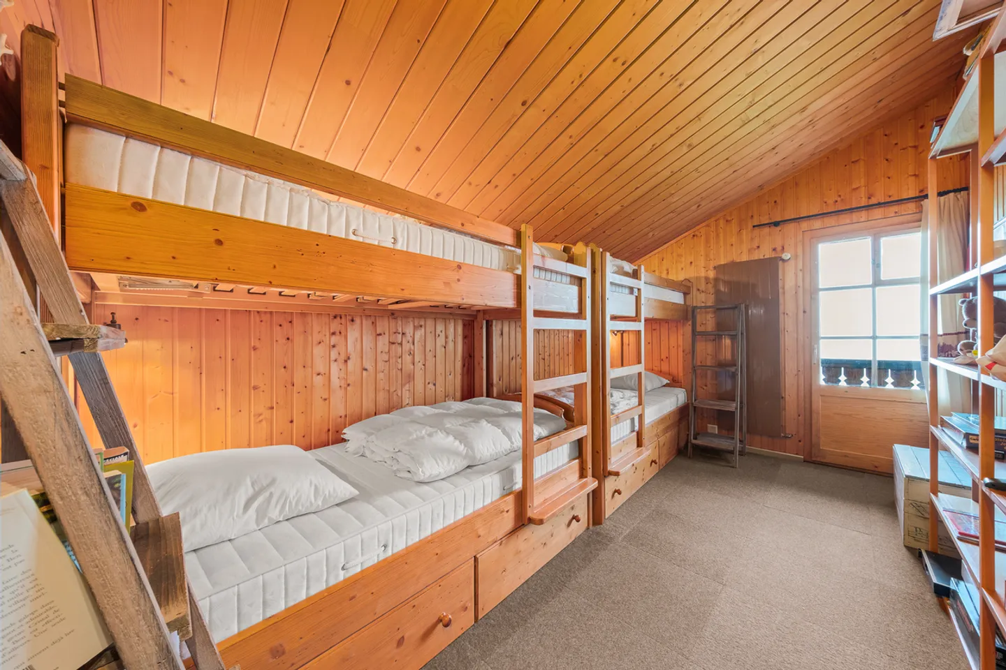 Rare! Magnifique chalet avec une vue imprenable sur les Alpes - Photo 12 sur 13