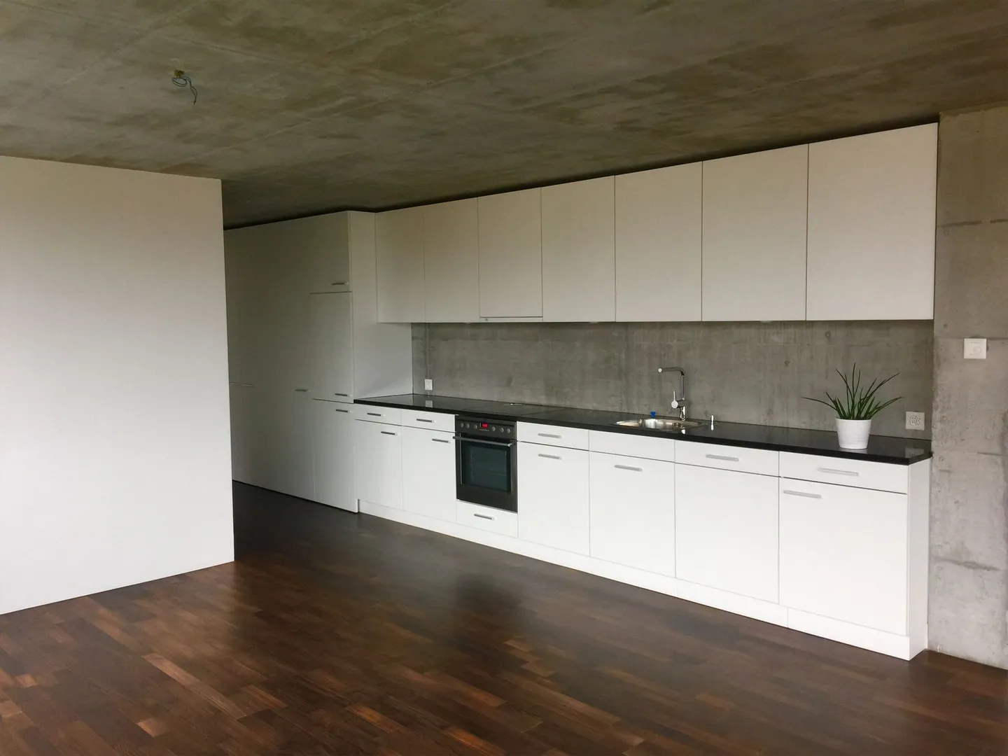 Appartamento attraente di 3,5 stanze al piano terra con grande terrazza in affitto - Foto 2 di 5