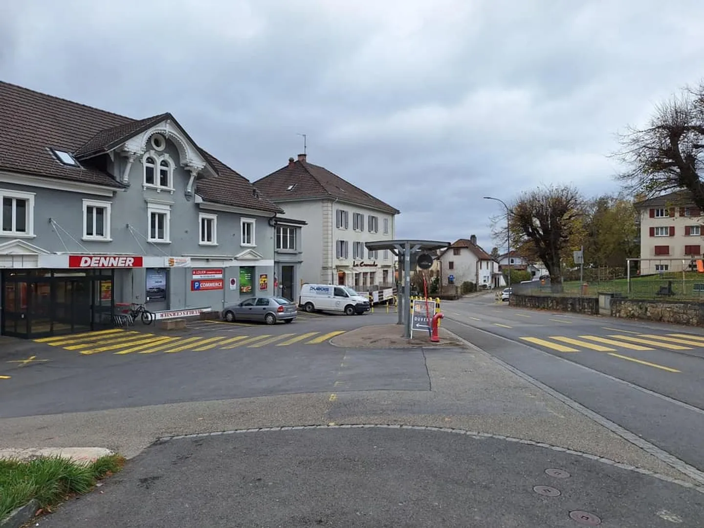 Deposito di 263m2 in affitto nel centro di Cernier - Foto 1 di 5