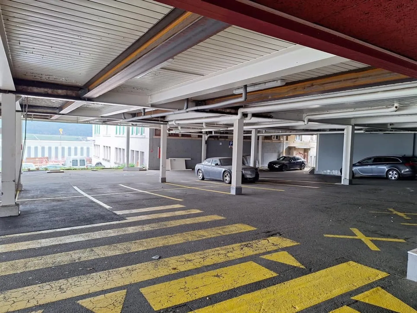 Deposito di 263m2 in affitto nel centro di Cernier - Foto 2 di 5