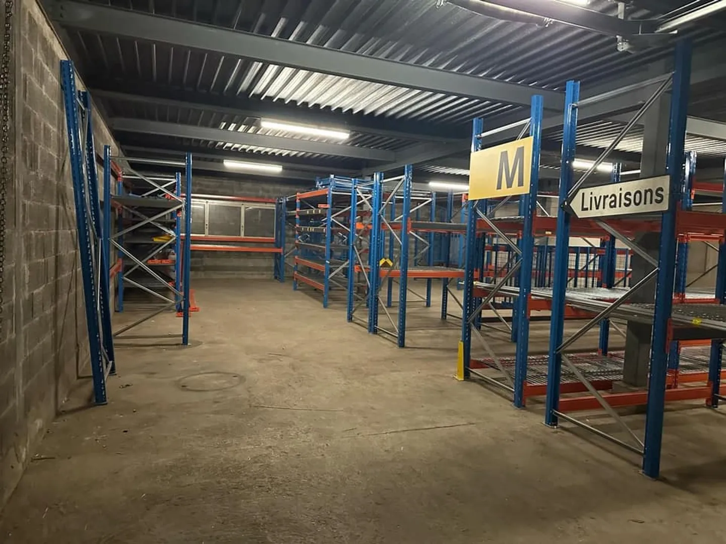 Deposito di 263m2 in affitto nel centro di Cernier - Foto 4 di 5