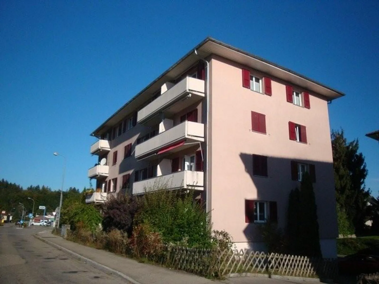 Appartement 3 pièces fraîchement rénové et ensoleillé à louer - Photo 1 sur 9