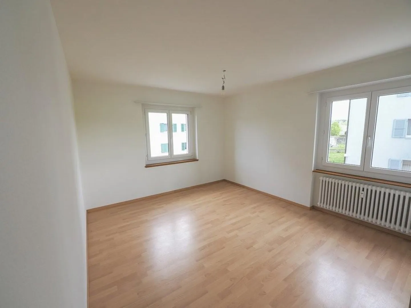 Appartement 3 pièces fraîchement rénové et ensoleillé à louer - Photo 3 sur 9